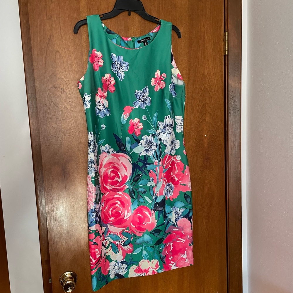 Roz&Ali green dress with multicolored flowers. Size 16 petite.